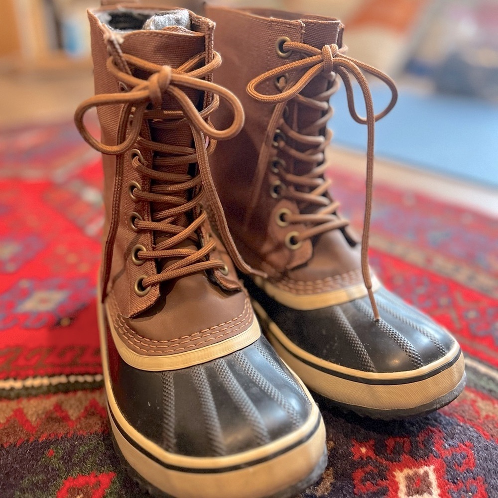 Women’s Sorel winter boots, size 8